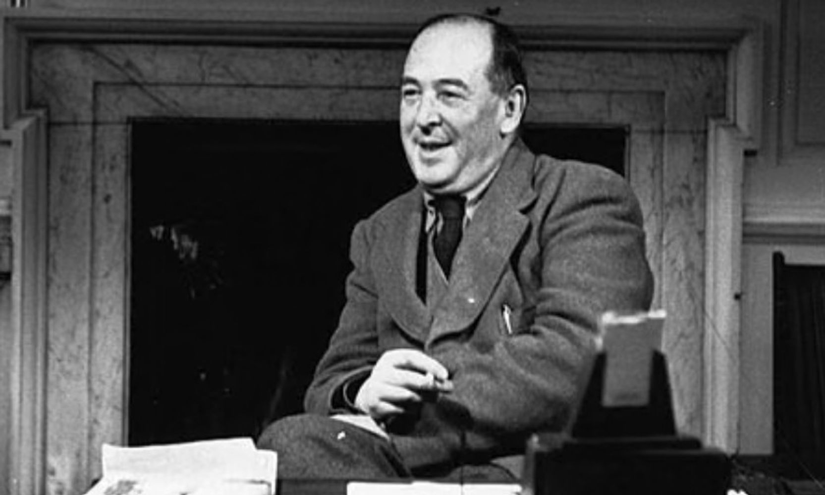 La conmovedora reflexión de C. S. Lewis, escritor británico, sobre la edad: “Nunca se es demasiado viejo para fijarse una nueva meta o para soñar un nuevo sueño"