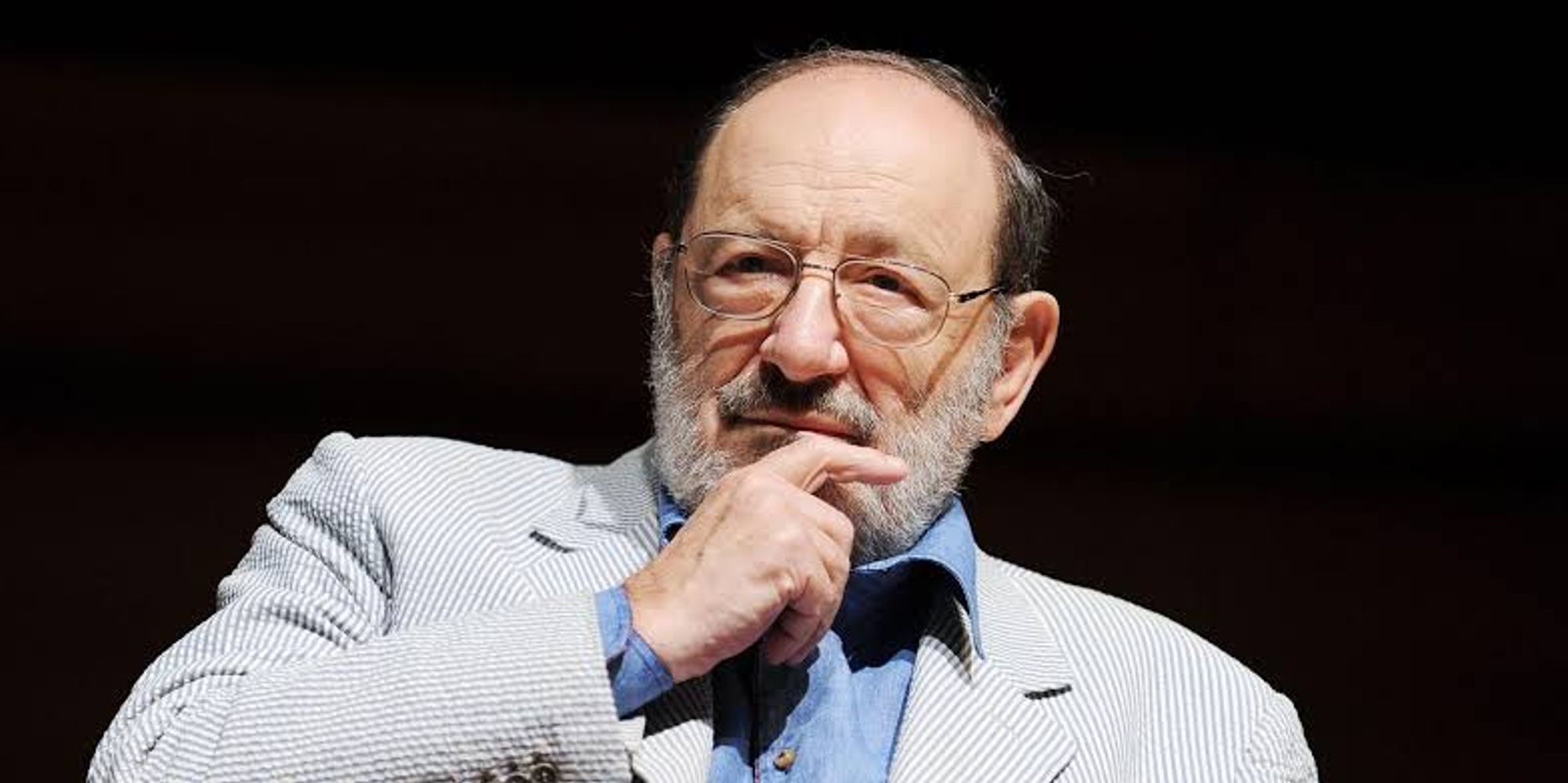 La profunda reflexión de Umberto Eco, escritor, sobre la influencia de los padres: “Nos convertimos en aquello que nuestro padre nos enseñó sin molestarse en educarnos”