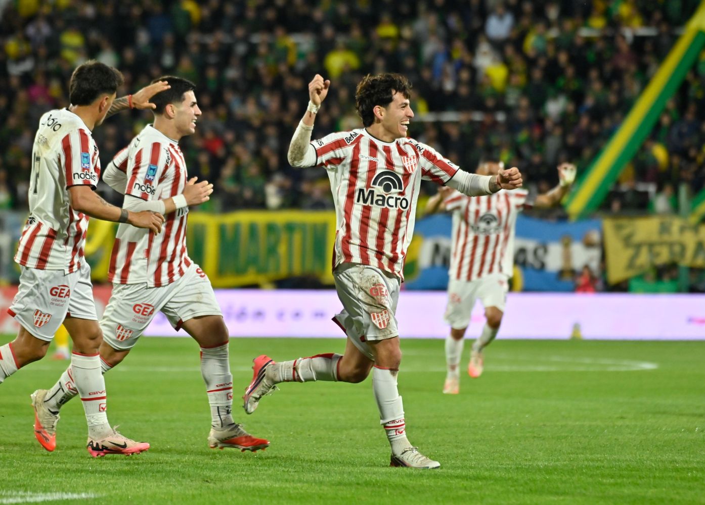 Jeremías Lázaro anotó el gol del triunfo en Florencio Varela.
