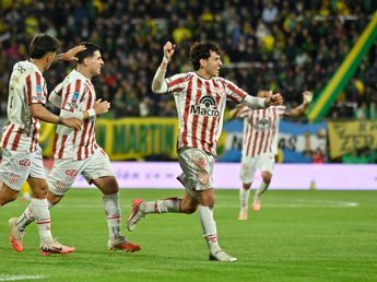 Golazo de Jeremías Lázaro, para el Instituto que se adueña de la punta