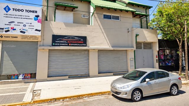 Al menos 40 personas denuncian por estafas a una concesionaria de barrio Argüello.