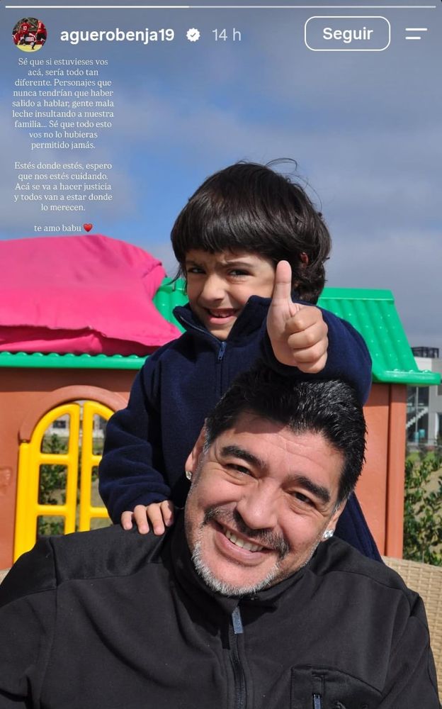 Benjamín Agüero y Diego Maradona.