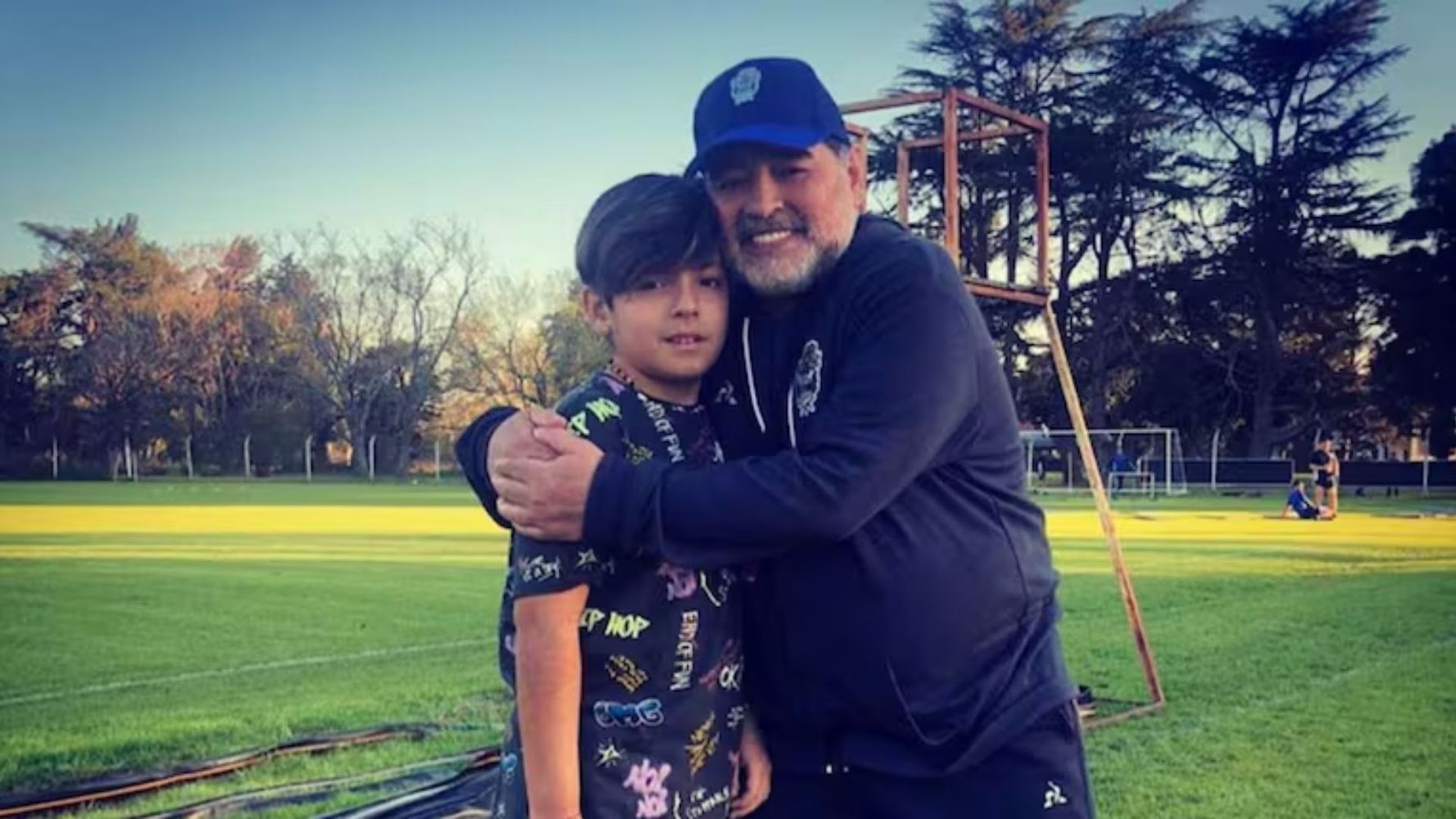 Benjamín Agüero y Diego Maradona.