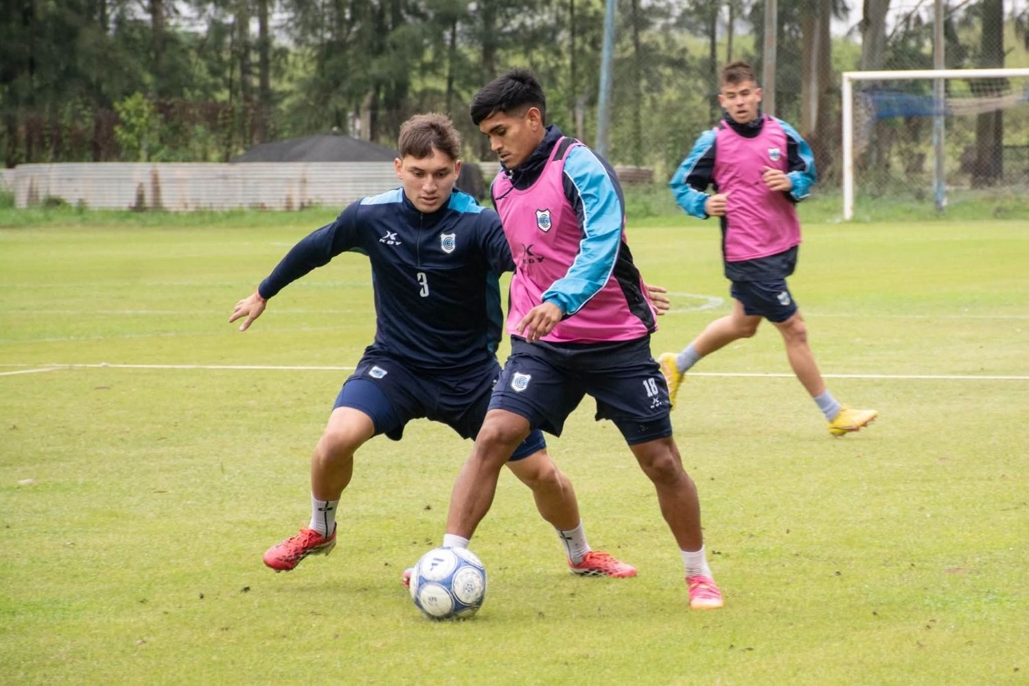 Tras una semana de intensa preparación, este domingo desde las 15:30 Gimnasia y Esgrima de Jujuy se mide ante Nueva Chicago en el estadio “República de Mataderos”, por la fecha 34 de la Primera Nacional 2026 - Zona “B”.