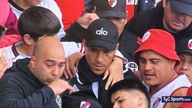 Mezclado entre los hinchas de River,  Enzo Pérez festejó la goleada sobre Belgrano en el Kempes.