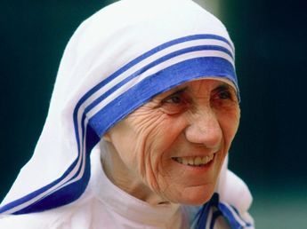 La noble lección de la Madre Teresa de Calcuta sobre el amor y la familia: “El amor comienza en casa y no importa cuánto hacemos, sino cuánto amor ponemos en lo que hacemos”