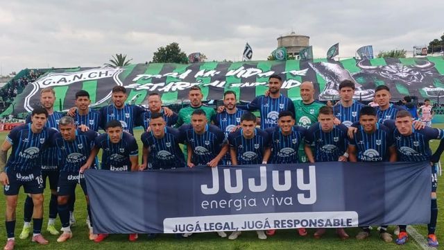 Gimnasia y Esgrima de Jujuy venció por 1 a 0 a Nueva Chicago en el estadio del "Torito" de Mataderos, con un gol de Francisco Molina a los 23 minutos del segundo tiempo.