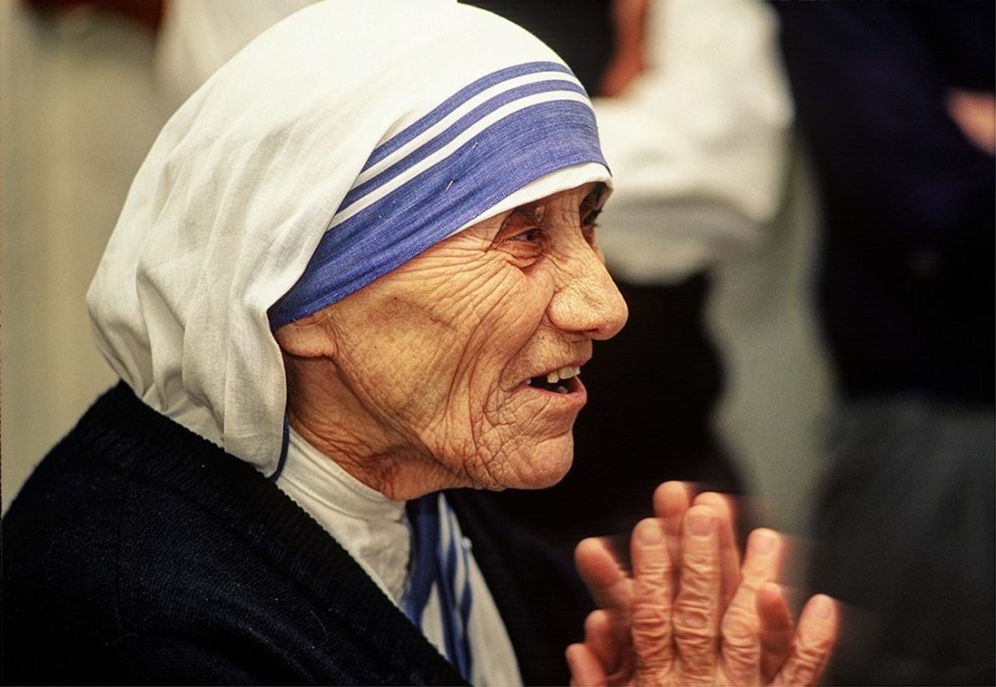 La noble lección de la Madre Teresa de Calcuta, premio Nobel de la Paz, sobre el amor: “El amor comienza en casa, y no importa cuánto hacemos, sino cuánto amor ponemos en lo que hacemos”