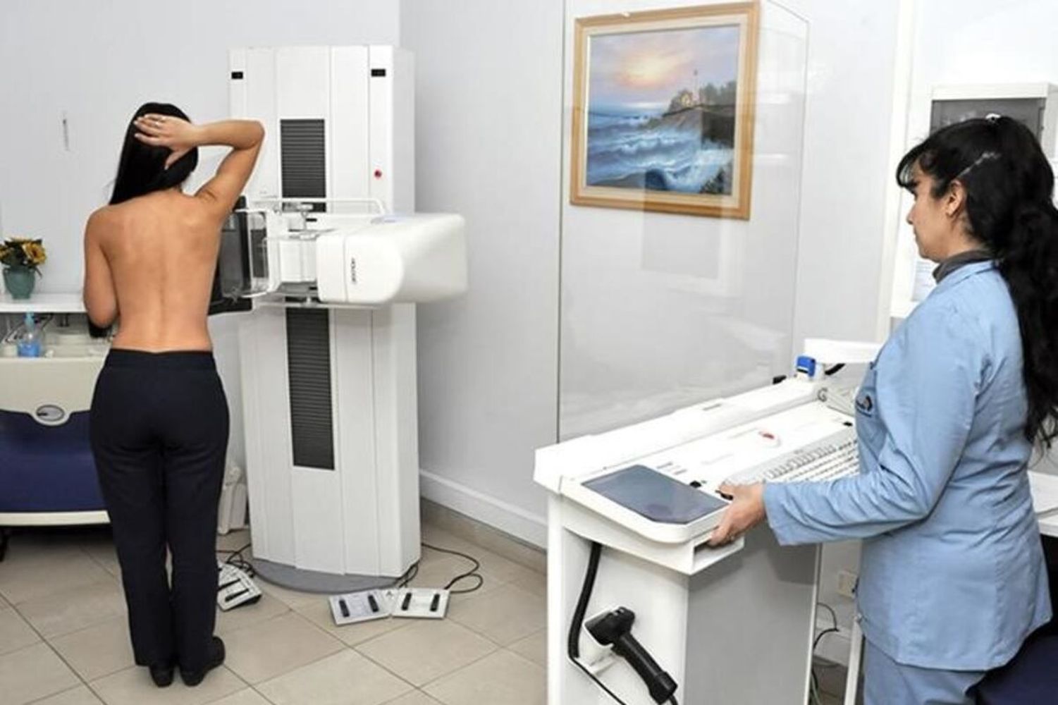 Este mes, las mujeres, desde los 40 años, podrán solicitar la mamografía sin requerimiento de derivación, en los hospitales Soria, Snopek, Orías, Zabala, Paterson, Belgrano y Uro, y en el CEN de la capital jujeña.