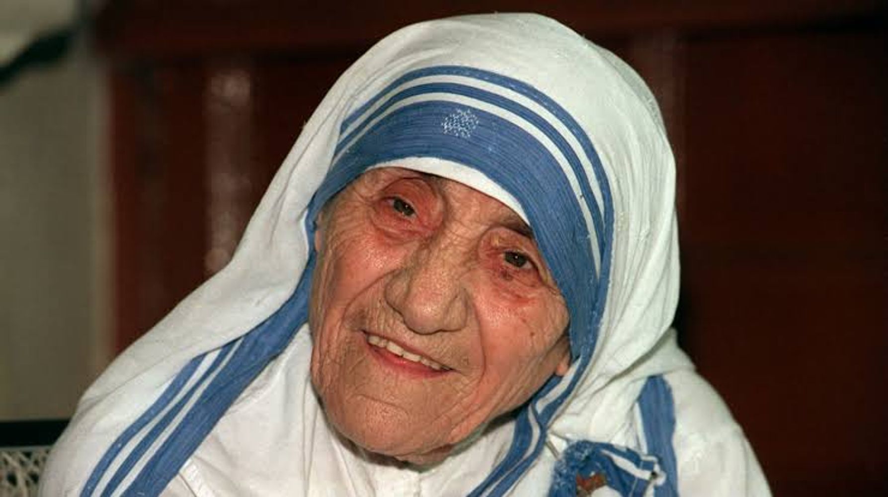 La noble lección de la Madre Teresa de Calcuta sobre el amor y la familia: “El amor comienza en casa y no importa cuánto hacemos, sino cuánto amor ponemos en lo que hacemos”
