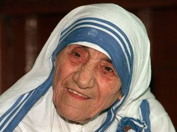 La noble lección de la Madre Teresa de Calcuta, premio Nobel de la Paz, sobre el amor: “El amor comienza en casa, y no importa cuánto hacemos, sino cuánto amor ponemos en lo que hacemos”