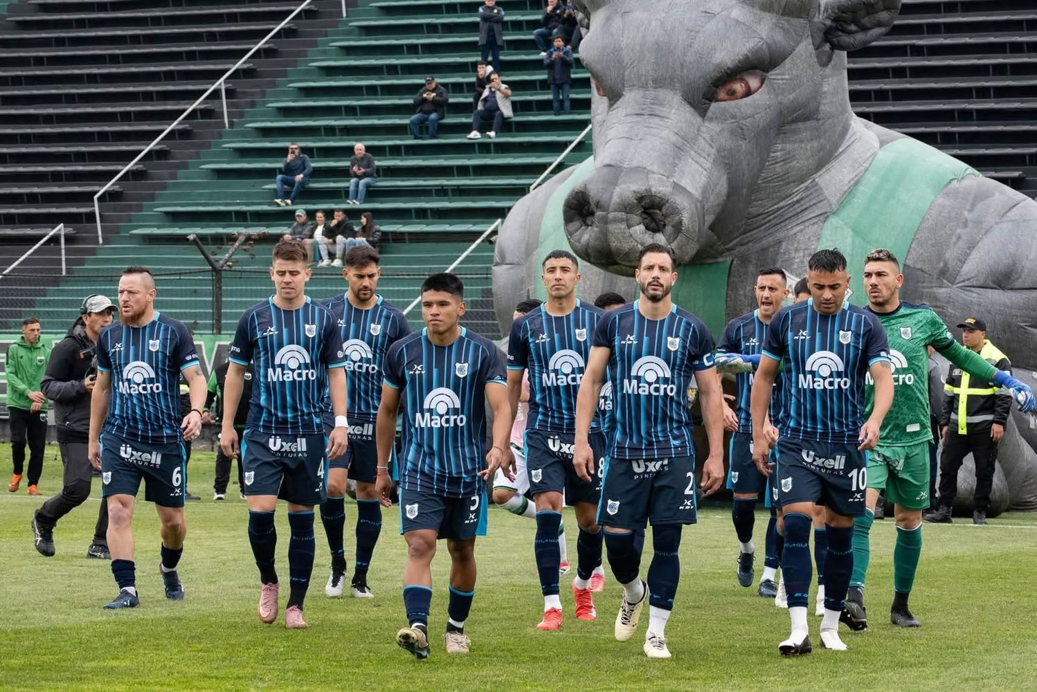 El "Torito" no amedrentó al "Lobo": Francisco Molina fue figura nuevamente con un zurdazo inatajable desde afuera del área que definió el partido en Mataderos, acumulando participación directa en los últimos seis goles de Gimnasia en el torneo que transita el tramo más decisivo de la temporada.