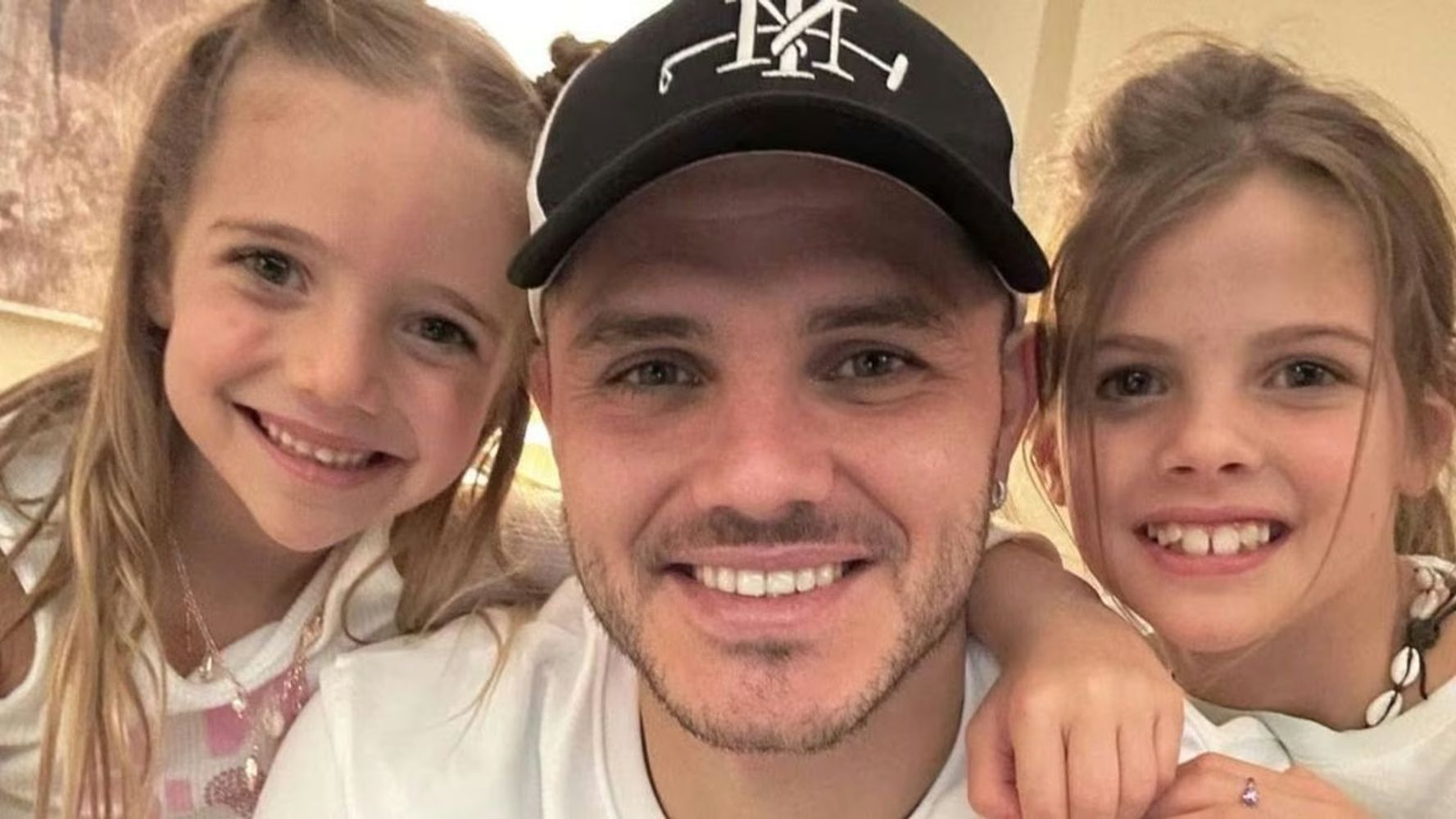 Mauro Icardi junto a sus hijas Francesca e Isabella