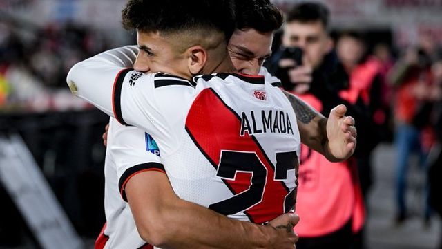 Gol tope de gama de Thiago Almada para el 3 a 0 de River sobre Belgrano.