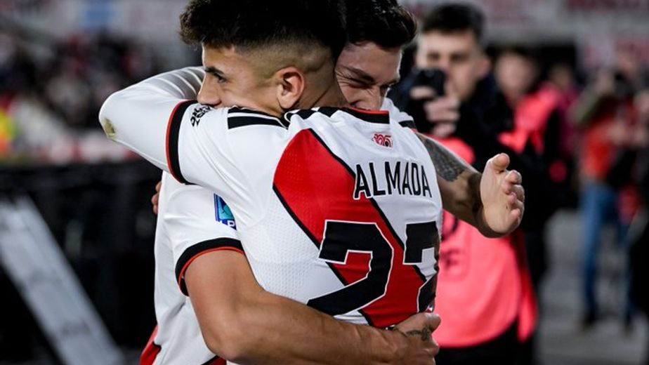 River coronó la goleada ante Belgrano con una joya de Thiago Almada