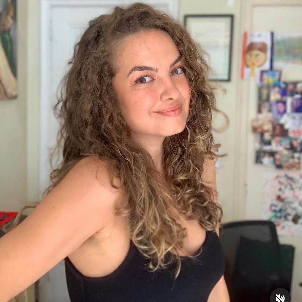La artista también desarrolló una carrera como cantante y compositora.