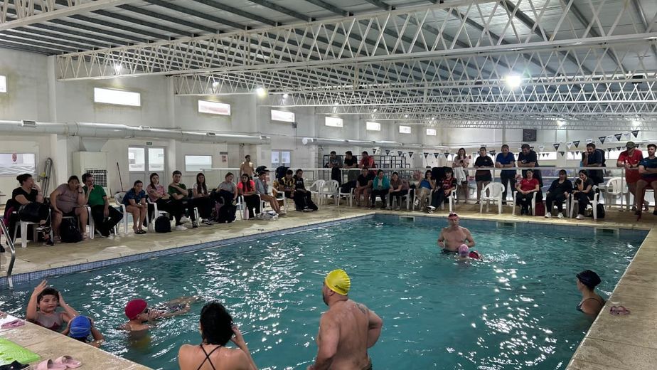 Se realizó una capacitación de natación para profesores de educación física