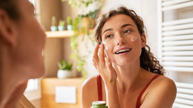 El momento ideal para aplicar la crema hidratante.