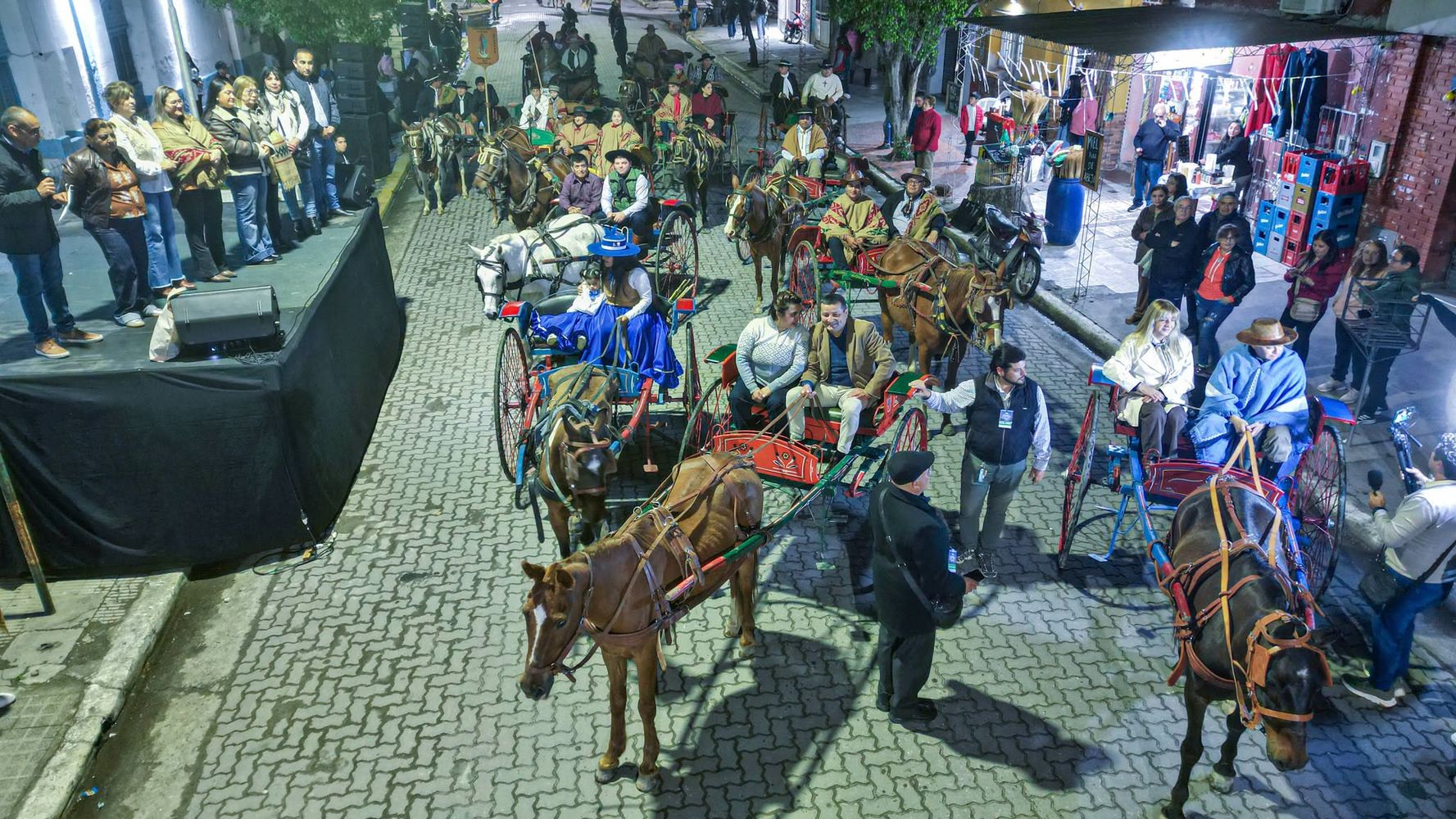 El desfile de sulkys y agrupaciones gauchas recordó el vínculo entre este vehículo y la vida rural tucumana.