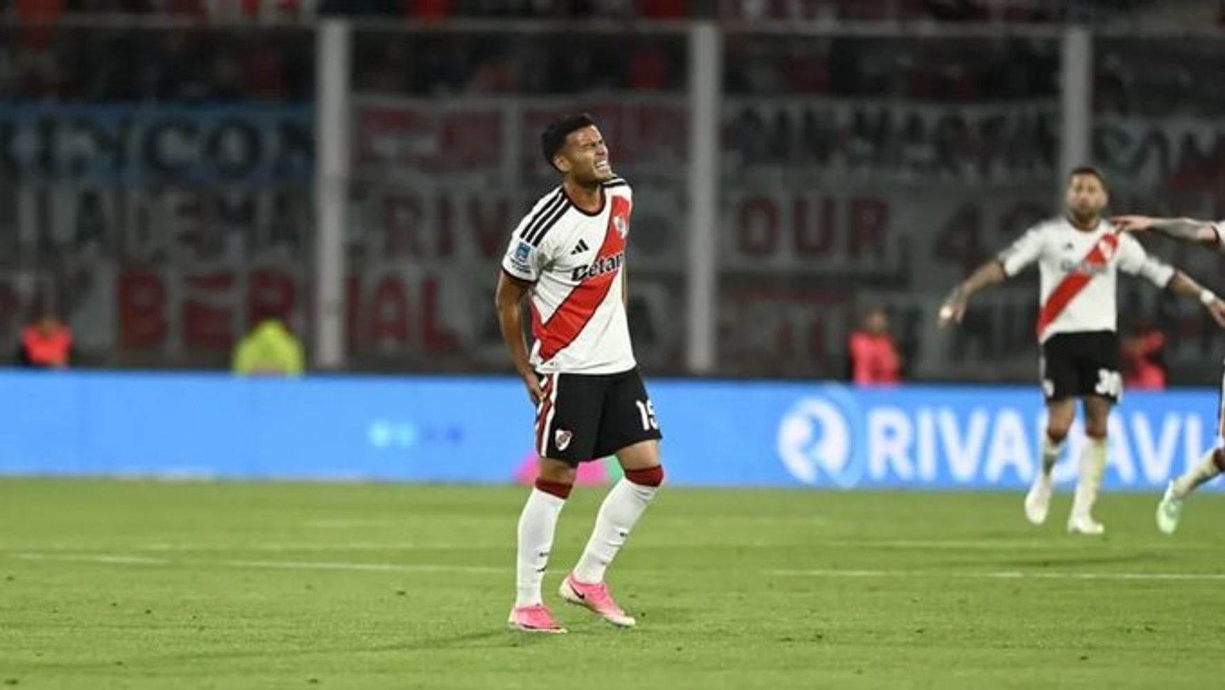 Fausto Vera se lesionó ante Belgrano en el Kempes. Baja en River.