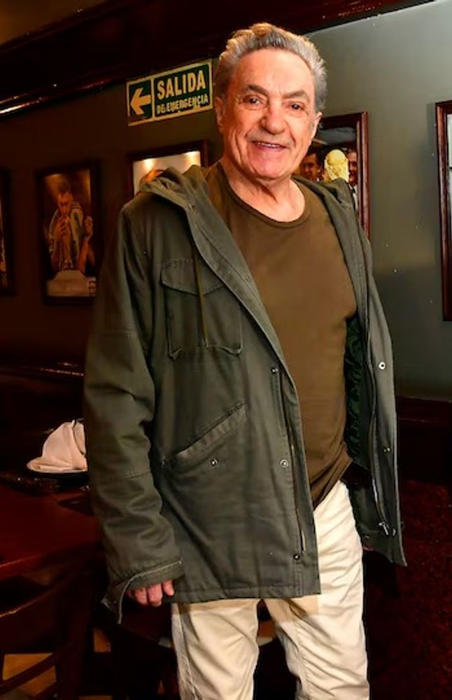 Su carrera en el cine comenzó con La Mary, junto a Susana Giménez y Carlos Monzón.