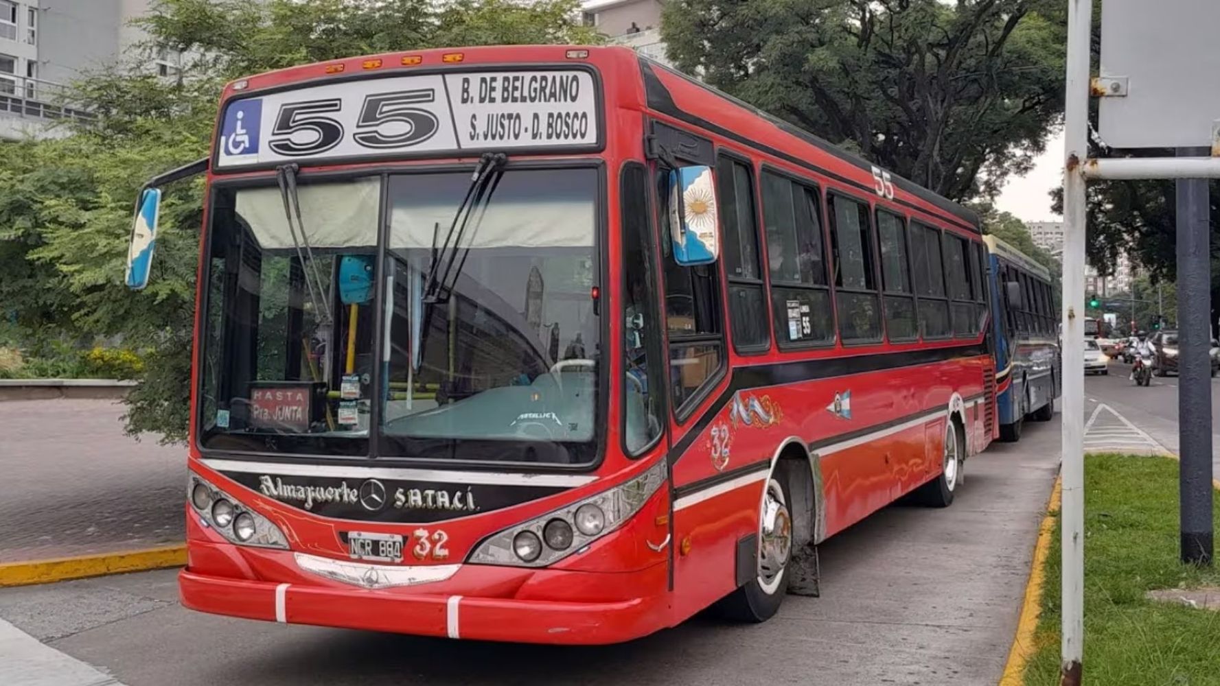 Los colectivos del AMBA reducen sus servicios.