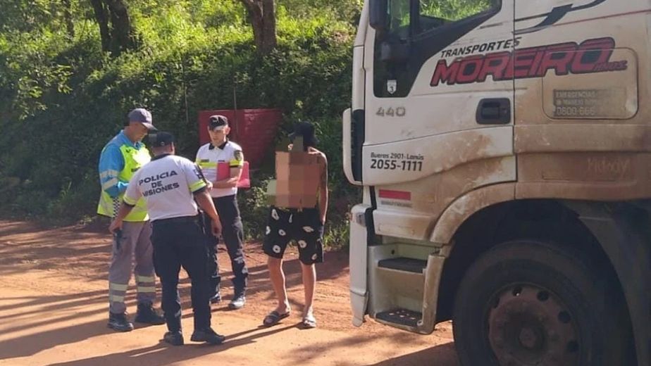 Interceptaron a un camionero que zigzagueaba por la Ruta 14 entre Oberá y Campo Viera