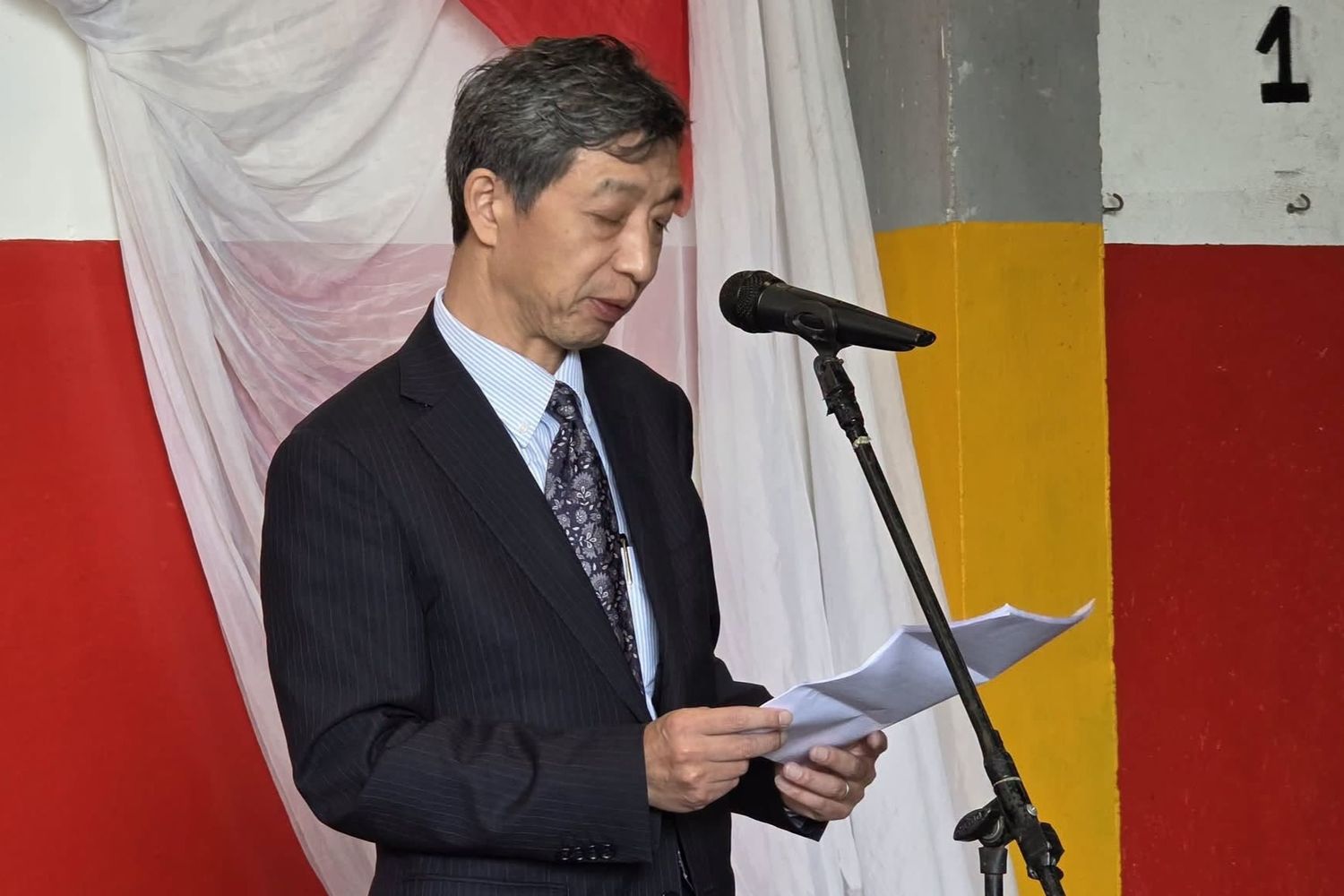 El embajador Hoshino Yoshitaka viajó a Jujuy para hacer entrega personalmente de la autobomba destinada a la Asociación de Bomberos Voluntarios de Perico. En su discurso el diplomático resaltó el histórico vínculo de hermandad que une al pueblo de Japón con la República Argentina.