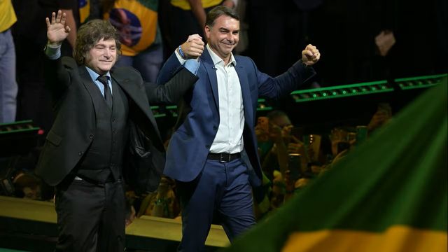 Javier Milei junto a Flavio Bolsonaro