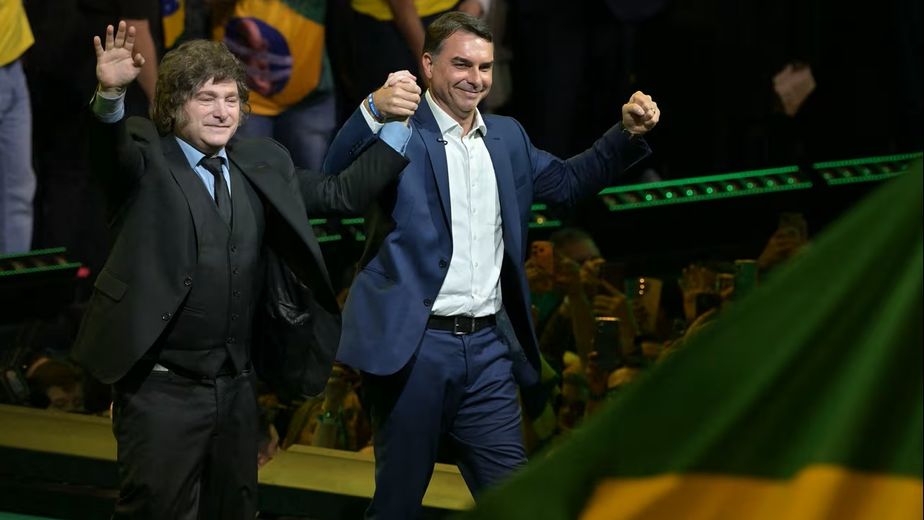 Javier Milei junto a Flavio Bolsonaro