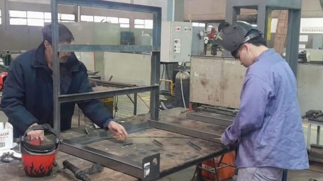 Estudiantes de una escuela técnica de Colón construyeron una rampa para un centro de equinoterapia.
