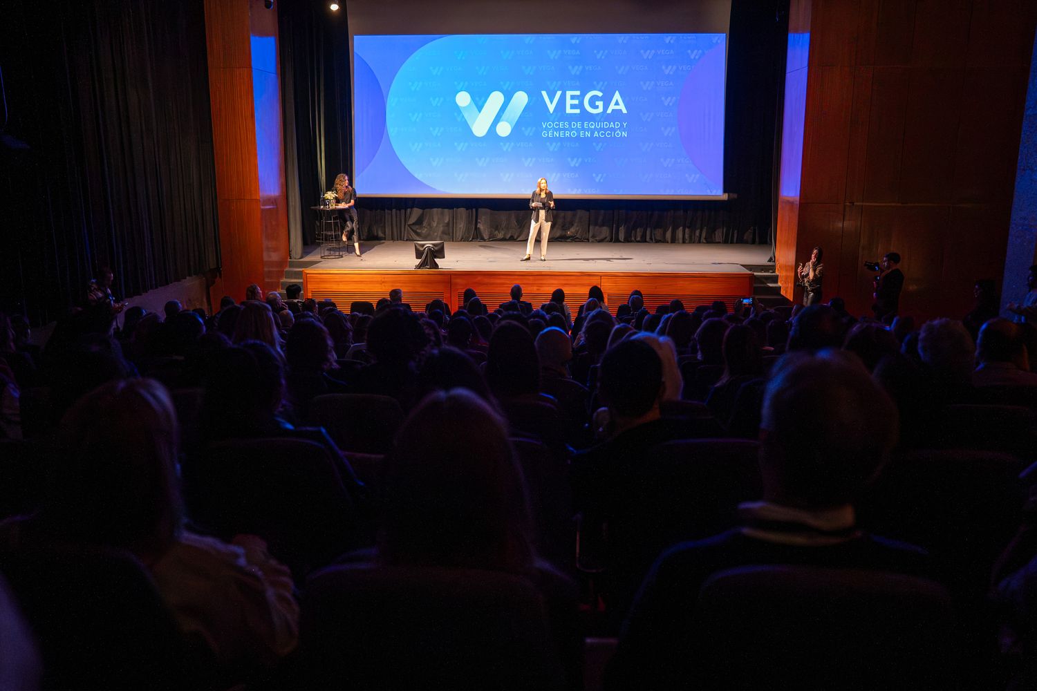 Ente otros invitados, en el auditorio del MALBA estuvieron este jueves en la presentación de la red VEGA María Eugenia Vidal, Diego Bossio, Emilio Monzó, Paula Español, Laura Alonso, Leandro Santoro, Leandro Cahn y Bernardo Kosacoff.