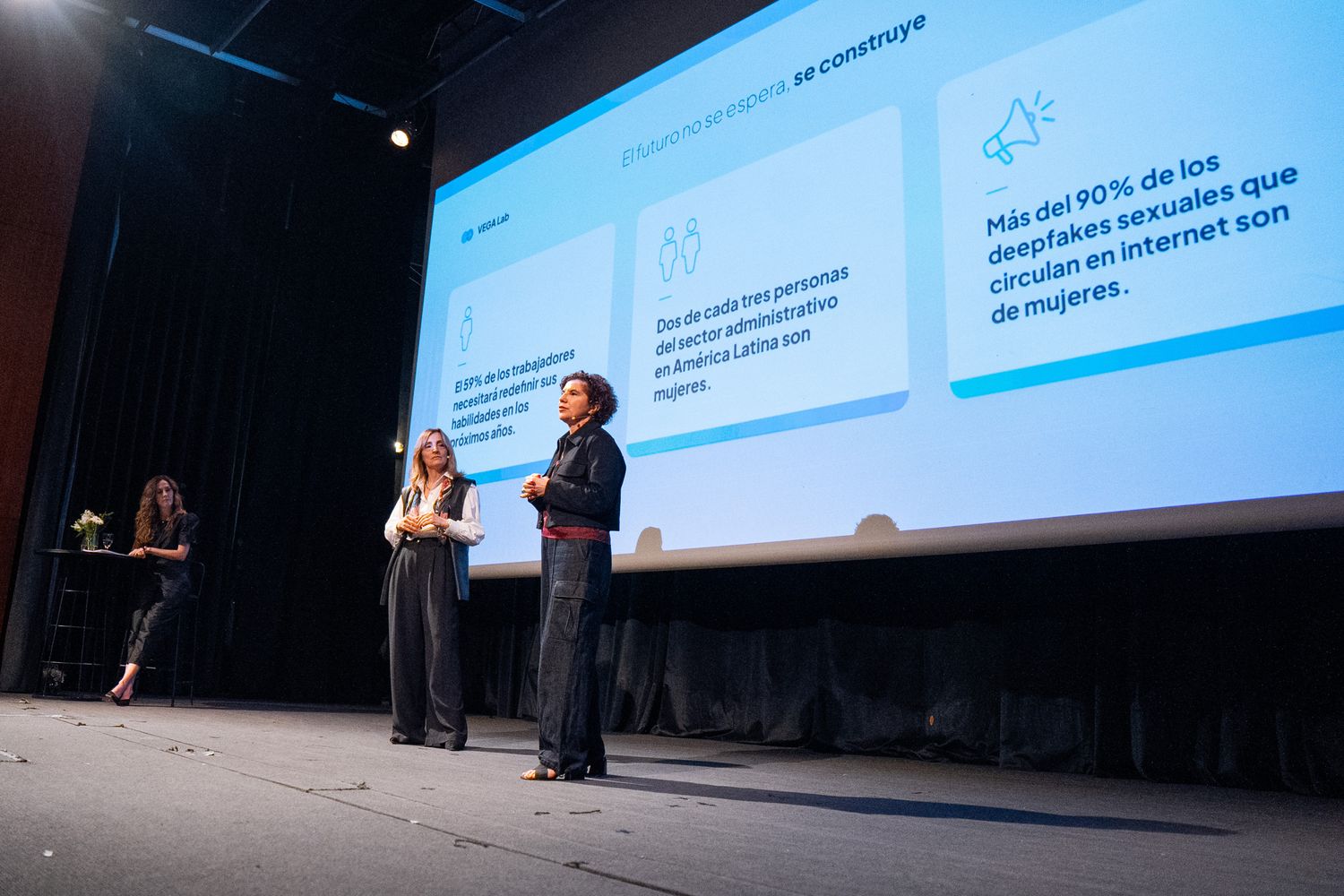 Durante su lanzamiento, VEGA presentó una agenda de trabajo sobre Justicia, desarrollo económico, energía, inteligencia artificial y participación política.