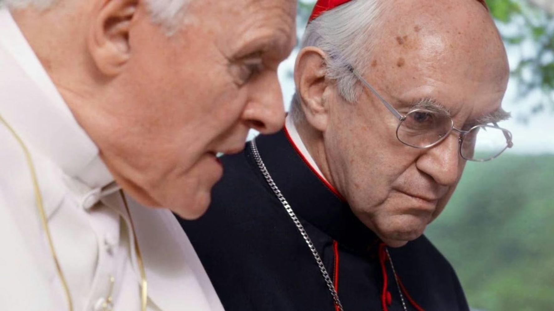 Anthony Hopkins interpreta a Benedicto XVI en la película de Netflix dirigida por Fernando Meirelles.