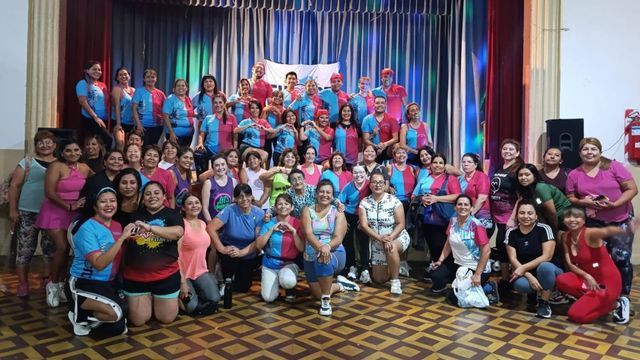 Instructores y alumnos del equipo Cuore Fitness, que dirigen Juan Manuel Sánchez y Roxana Alvarez Prado. Este sábado reciben en Jujuy a la mexicana Natalie Barrera para una doble jornada de capacitación.
