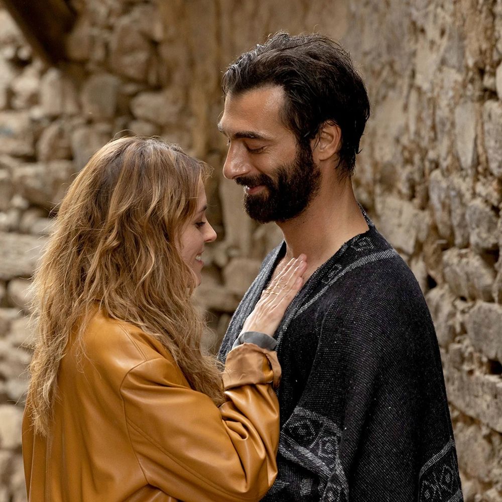 La historia de Olivia y Yaman está atravesada por secretos, decisiones extremas y una investigación policial.