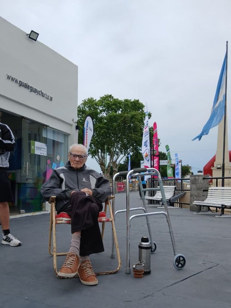 Con 99 años Federico Salva volvió a la Costanera de Gualeguaychú durante el Mundial de Canotaje Maratón 2026