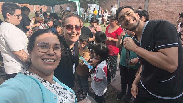 Adolescentes y sus familias participaron de la jornada de salud mental en el predio del CAPS Costanera Norte.