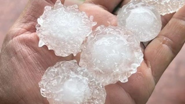 Piedra en seco y tres veces en el mismo día, en el temporal en Río Tercero.