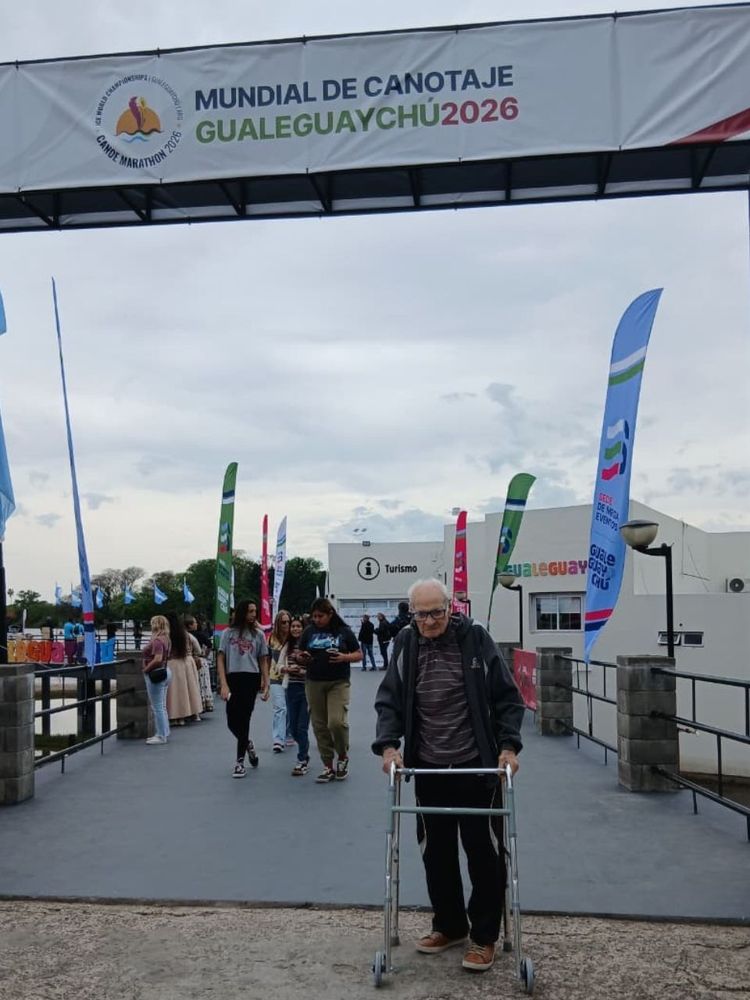 Con 99 años Federico Salva volvió a la Costanera de Gualeguaychú durante el Mundial de Canotaje Maratón 2026