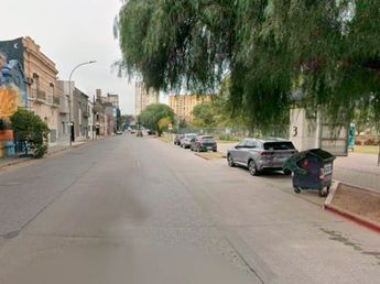 Tragedia en Córdoba: murió un hombre al chocar contra un poste frente al Parque Las Heras