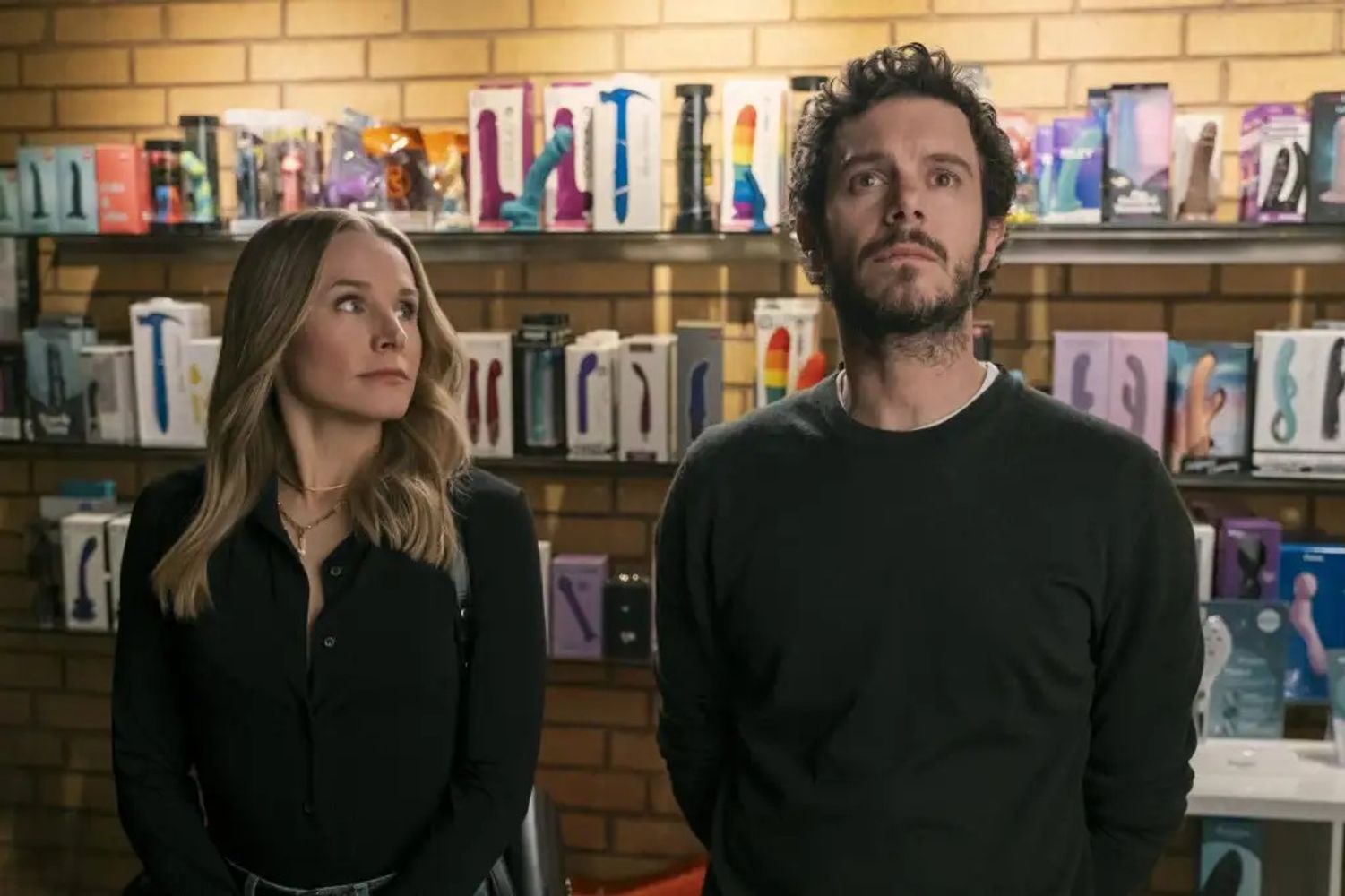 Kristen Bell y Adam Brody protagonizan la comedia romántica Nadie quiere esto.