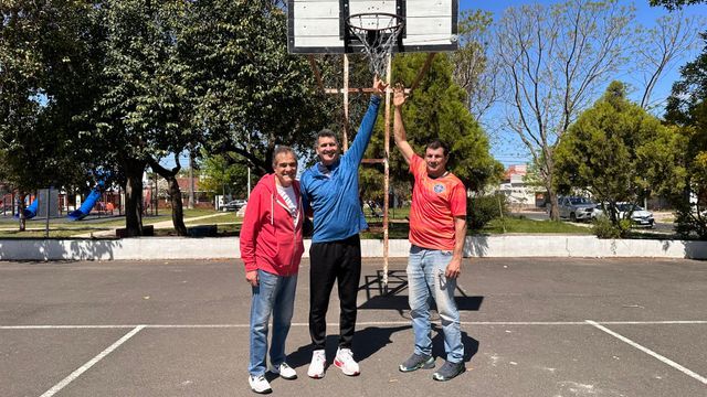 Básquet Solidario llegó a Lomas del Sur y celebró la colocación de la red número 100 en Paraná.