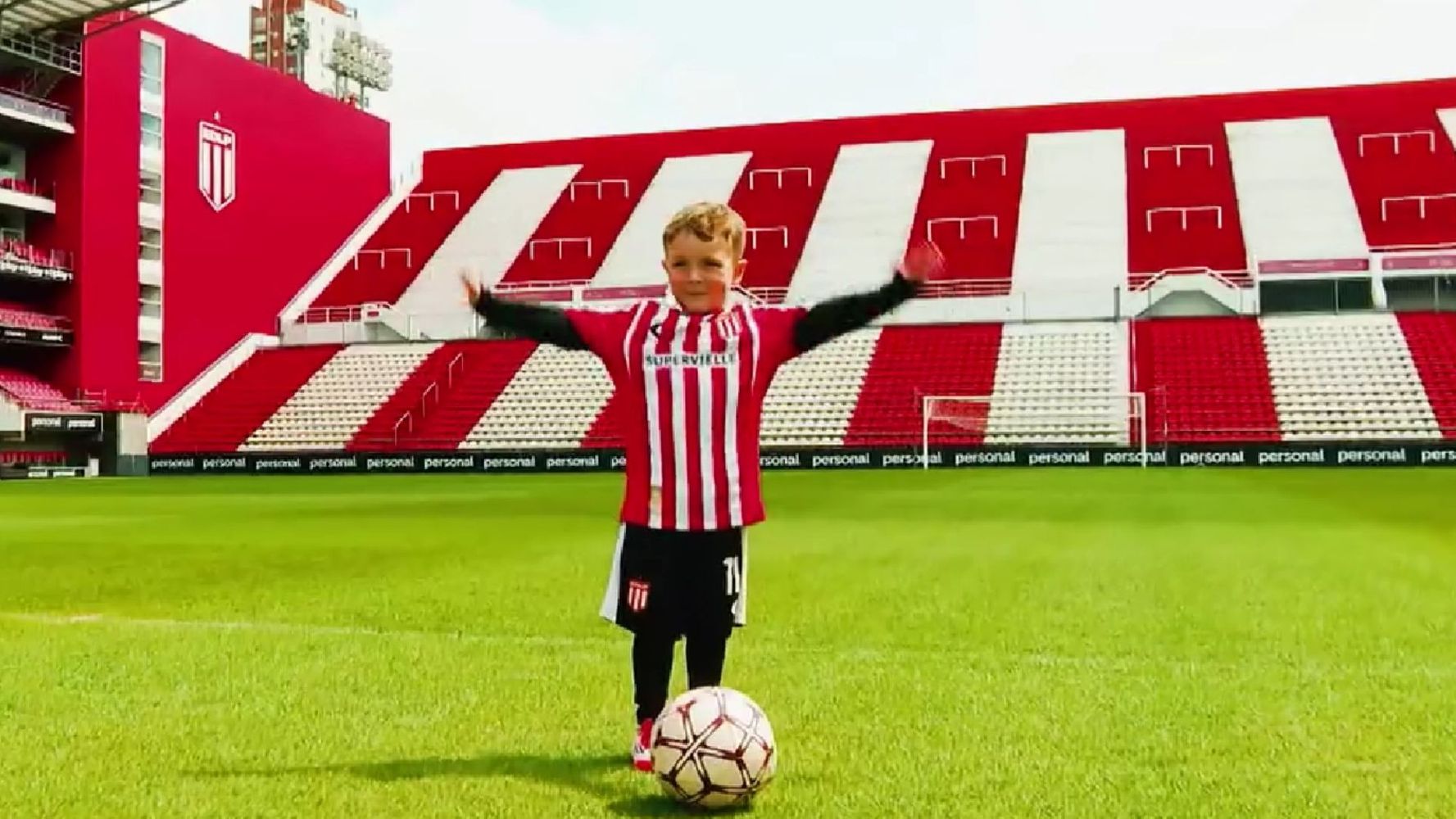 Salvi, el niño fanático de Estudiantes.