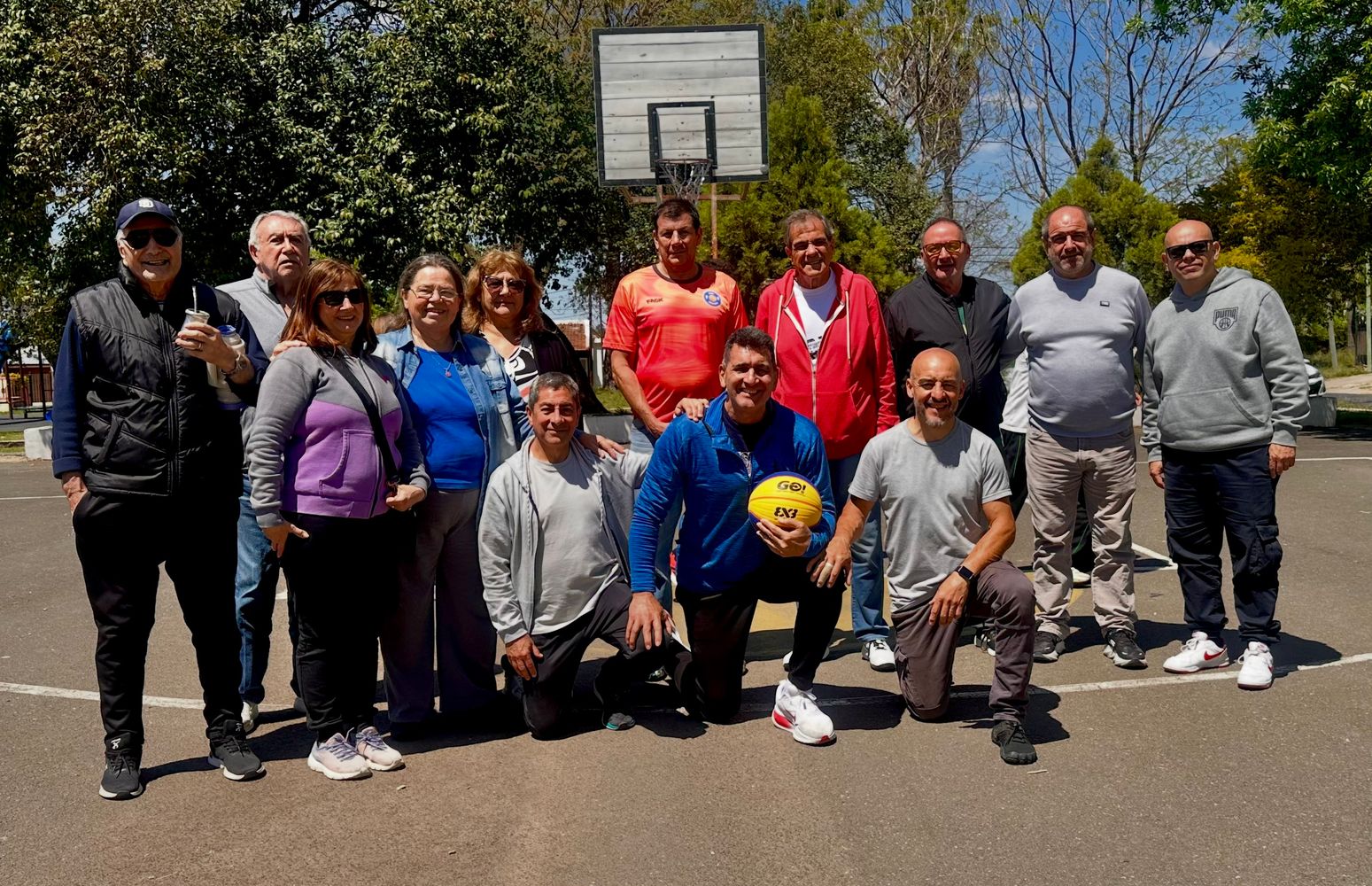 Básquet Solidario llegó a Lomas del Sur y celebró la colocación de la red número 100 en Paraná.