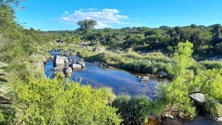 Tiene menos de 400 habitantes y esconde cascadas y arroyos cristalinos: el rincón secreto de Córdoba