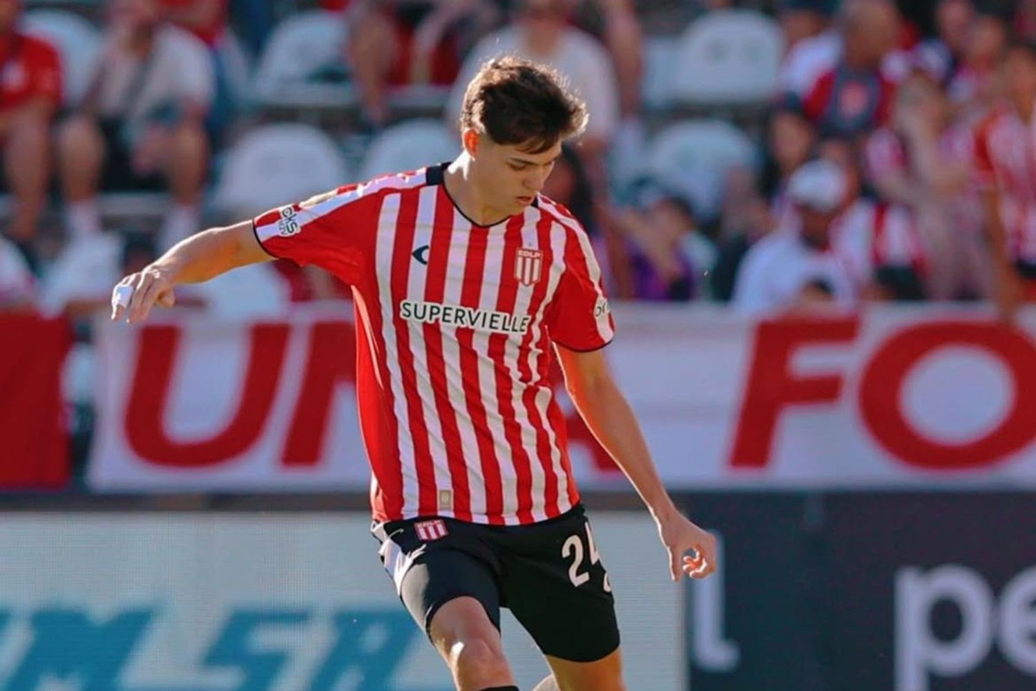 Tomás Palacios, defensor central formado en Talleres que juega en Estudiantes de La Plata