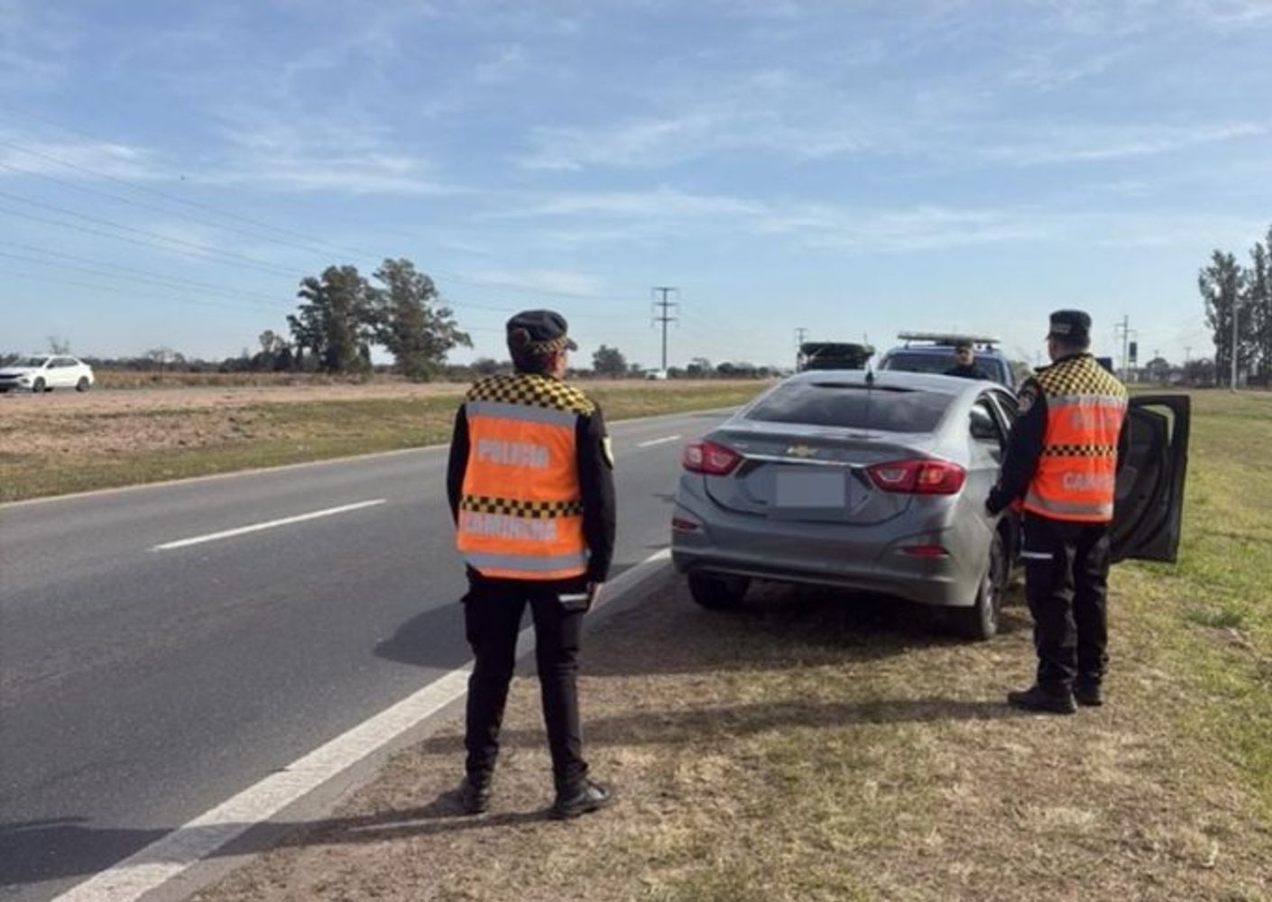El conductor, de 40 años, y la mujer que lo acompañaba, de 30, fueron detenidos.