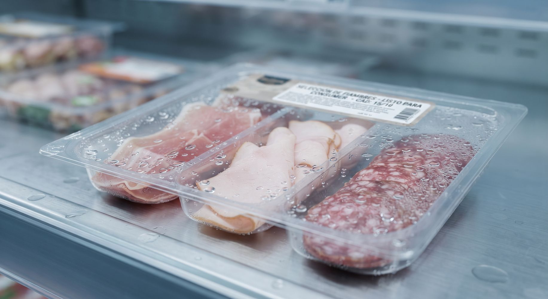 La peligrosa bacteria que puede crecer incluso dentro de la heladera: en qué alimentos de consumo diario puede encontrarse, qué riesgos tiene para la salud y cómo evitar una infección grave