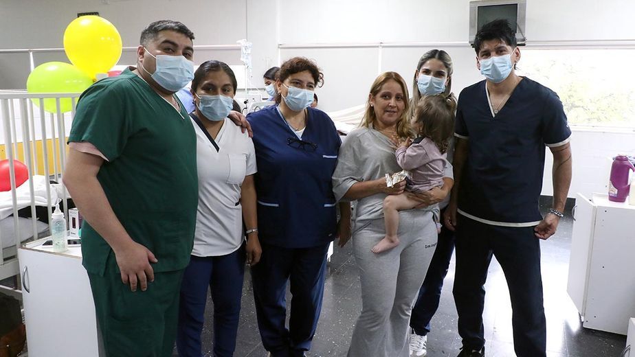 "Una desgracia con suerte”: la niña atacada por un pitbull recibió el alta